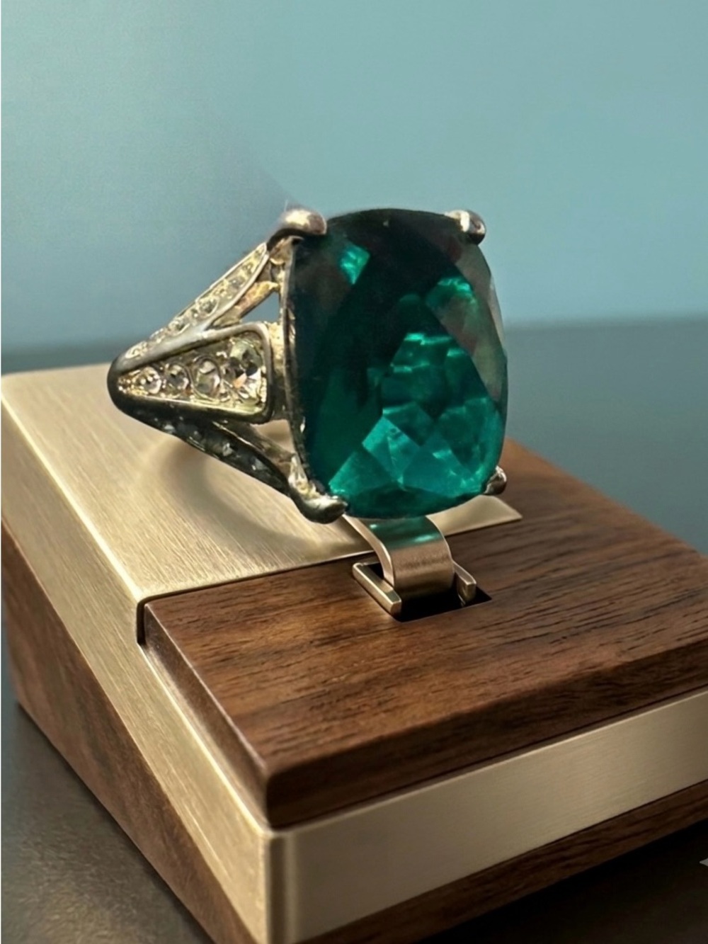 Emerald Green & Crystal Statement Cocktail Ring - Silver Tone